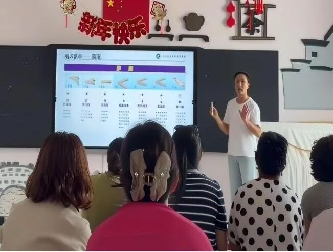4.教师授课现场照片(6).jpg